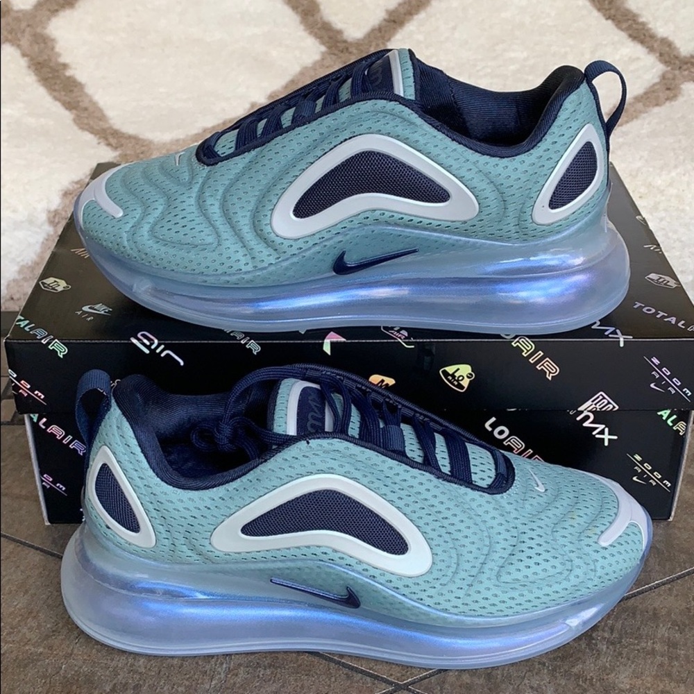 WMNS NIKE AIR MAX 720 Metallic Silver/Midnight Nav - Picture 16 of 16